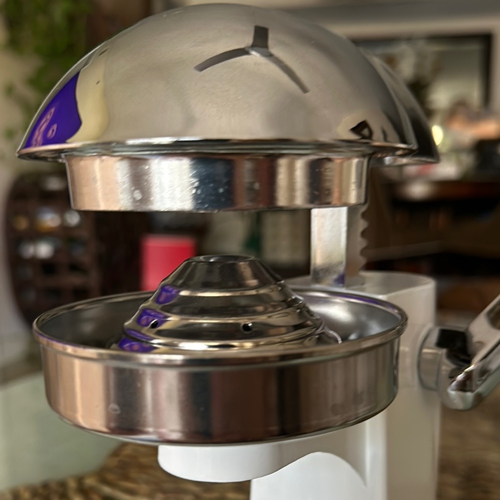 Mighty OJ Metrokane Silver and White Citrus Juicer for Modern Kitchens. - Picture 6 of 10